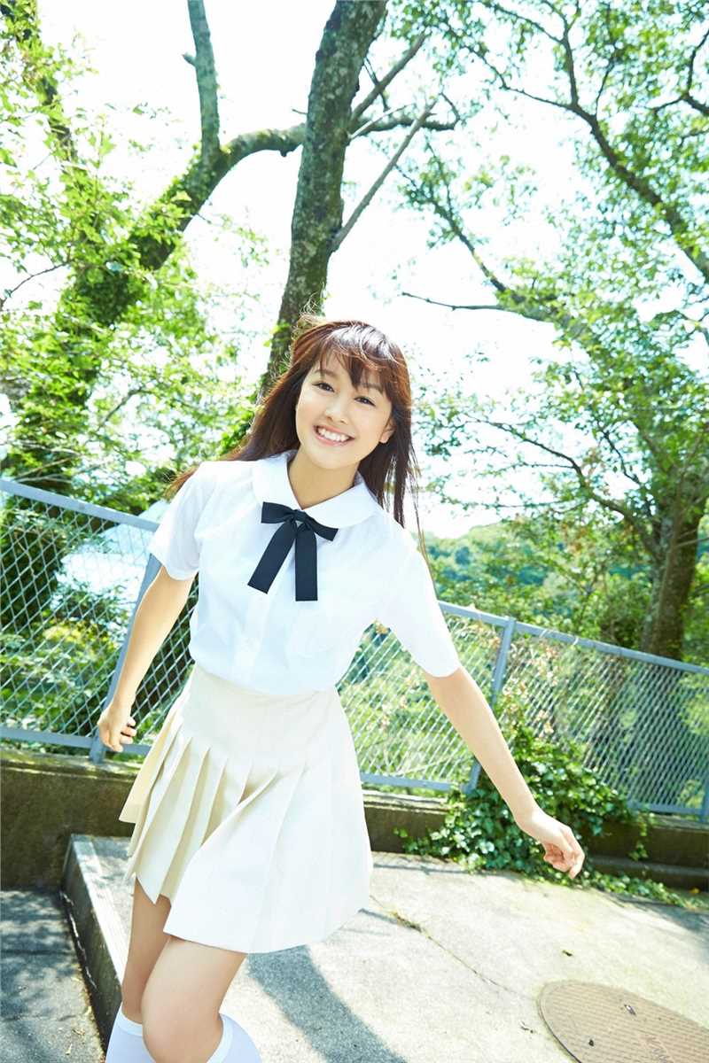 精选日本学生制服美女户外清纯图片图册