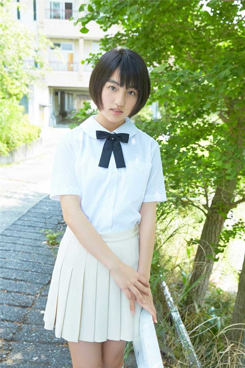精选日本学生制服美女户外清纯图片图册