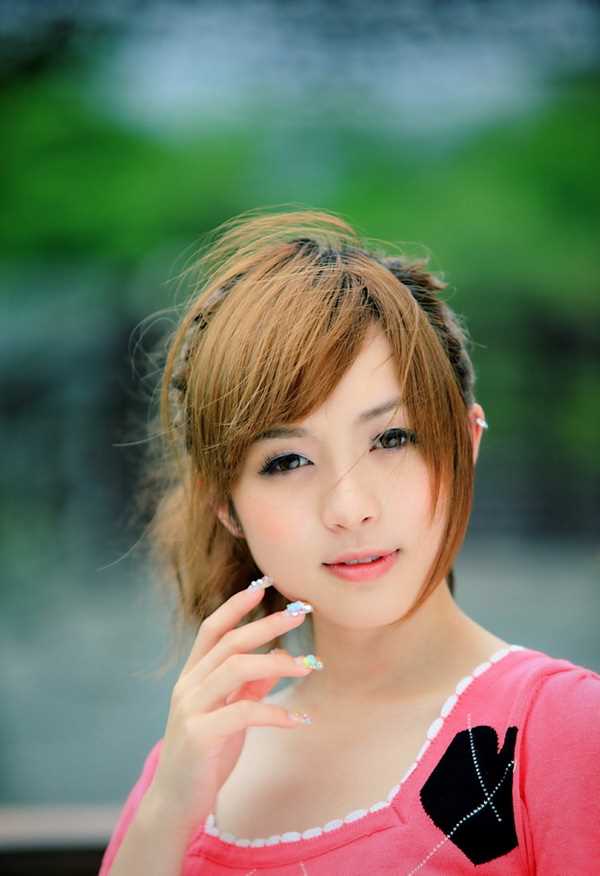 精选可爱清纯女生甜美街拍图册