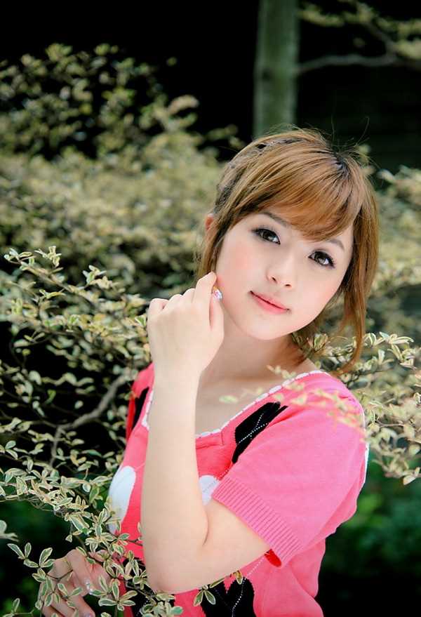 精选可爱清纯女生甜美街拍图册