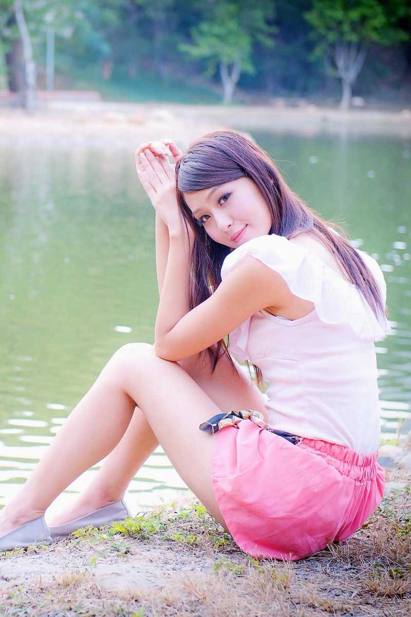 高清90后清纯校花户外甜美图册