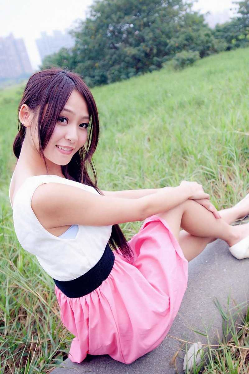 高清90后清纯校花户外甜美图册