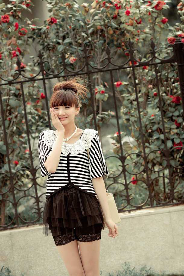 优质清纯丸子头女生街拍唯美相册