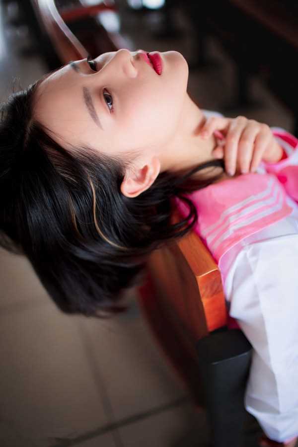 优质清纯校花阿能古水手服迷人相册