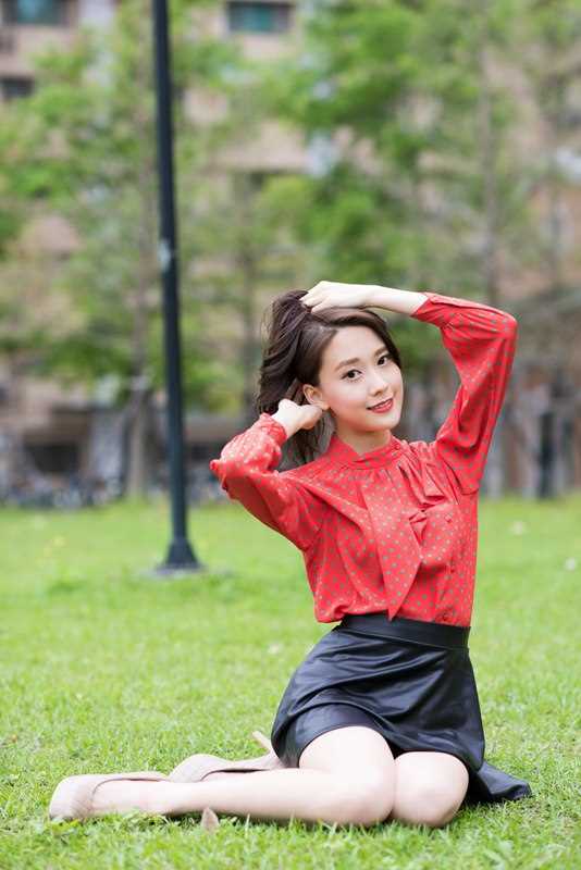 最新清纯女生李妞妞初春唯美写照壁纸