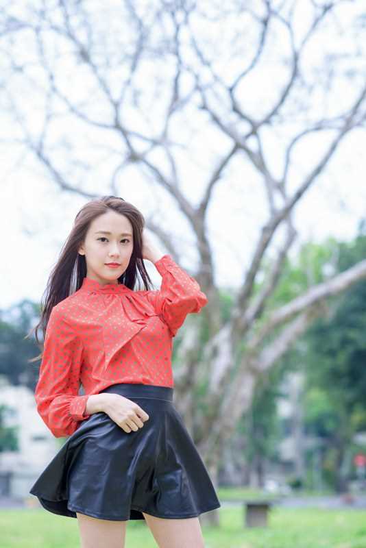 最新清纯女生李妞妞初春唯美写照壁纸