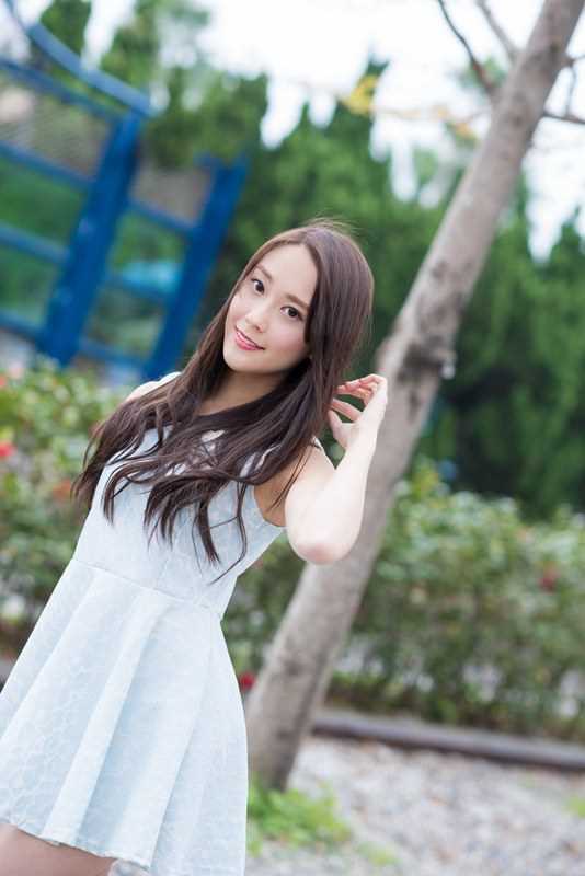 最新清纯女生李妞妞初春唯美写照壁纸