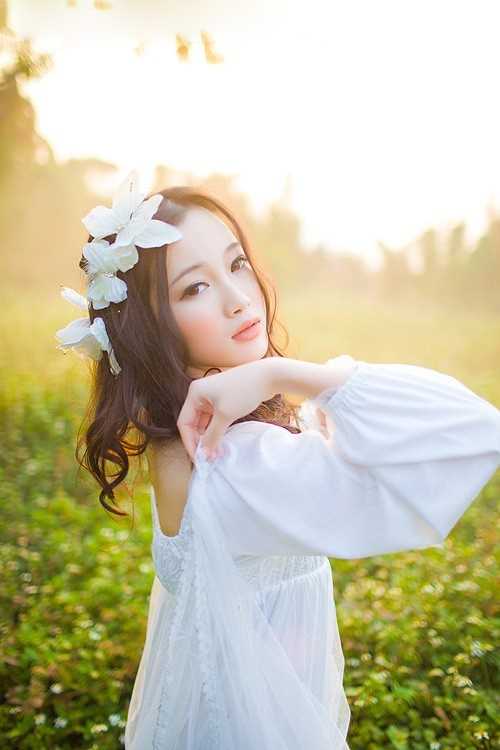 精选清纯校花户外白衣飘飘仙气十足图册