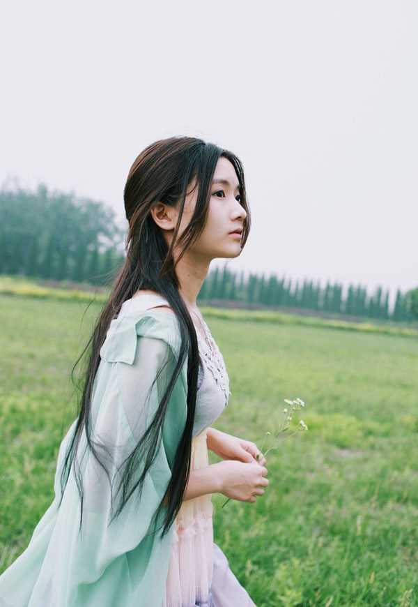 优质清纯女孩绿色田园迷人写照相册