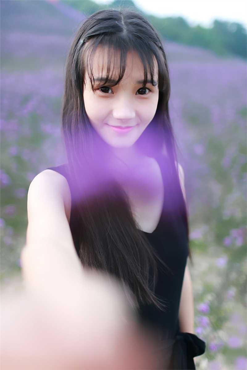 最新清纯美女薰衣草花田高清壁纸