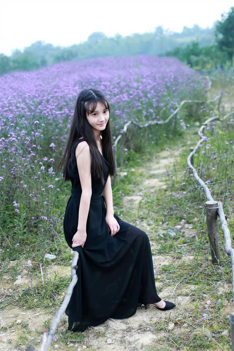 最新清纯美女薰衣草花田高清壁纸