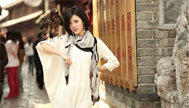 高清清纯美女余薇薇街头迷人照图集