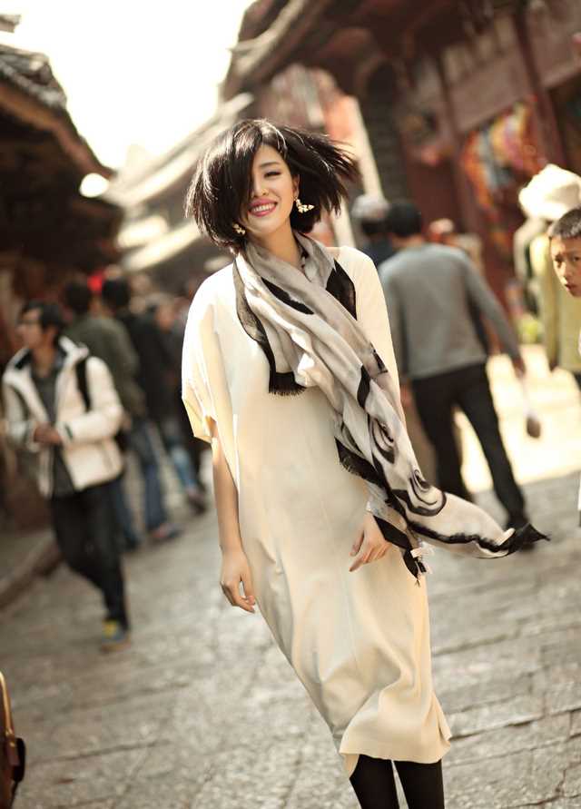 高清清纯美女余薇薇街头迷人照图集