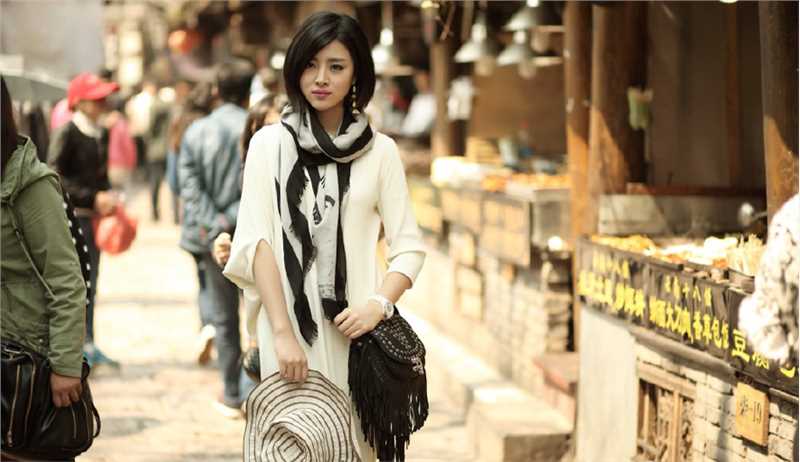 高清清纯美女余薇薇街头迷人照图集