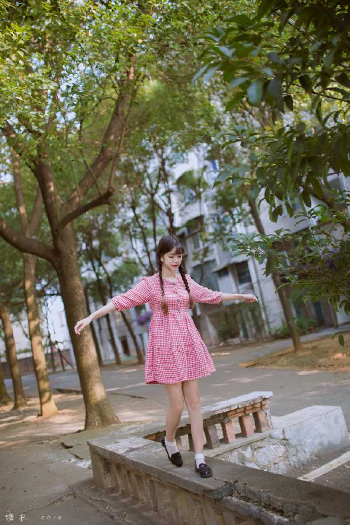 精选清纯校花甜美可人户外照图册
