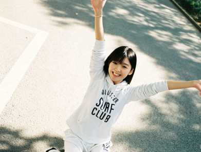 精选清纯美女宋伊人球场高清照图册