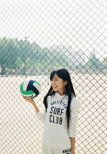 精选清纯美女宋伊人球场高清照图册