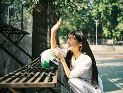 精选清纯美女宋伊人球场高清照图册