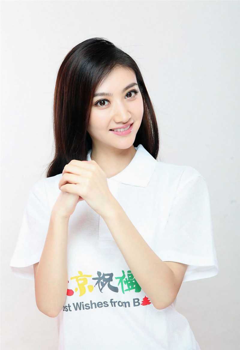 清纯白裙美女室内图