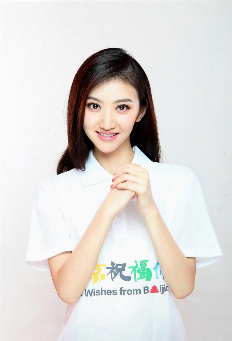 清纯白裙美女室内图