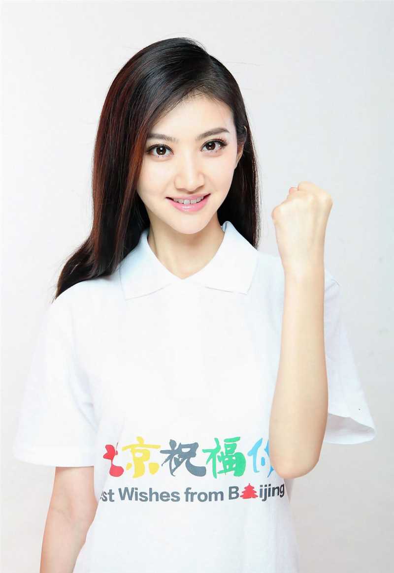 清纯白裙美女室内图