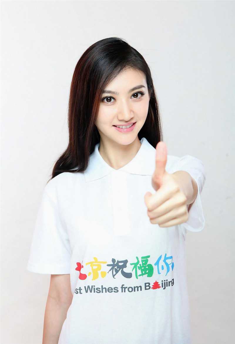 清纯白裙美女室内图