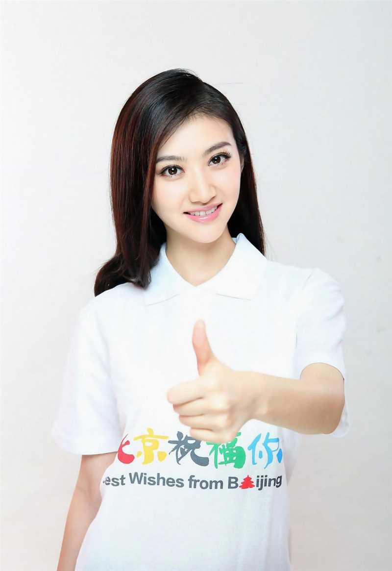 清纯白裙美女室内图