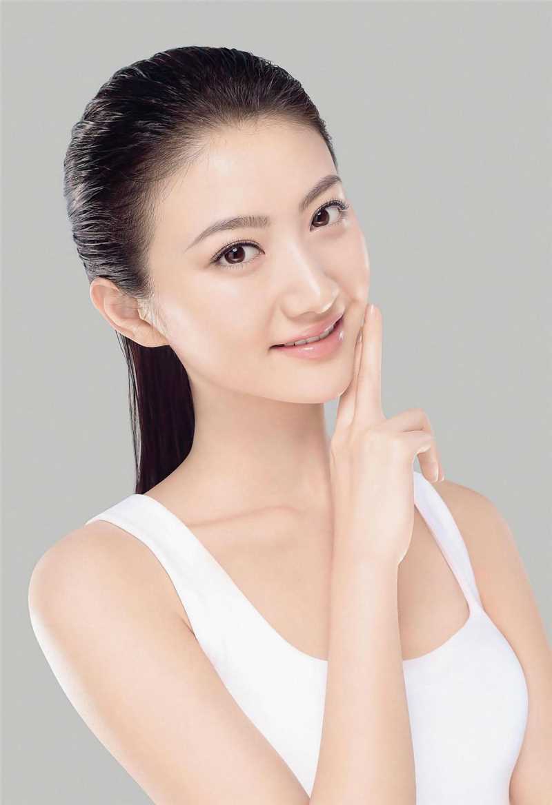 清纯白裙美女室内图