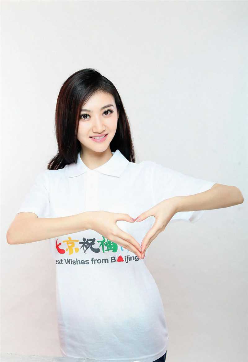 清纯白裙美女室内图