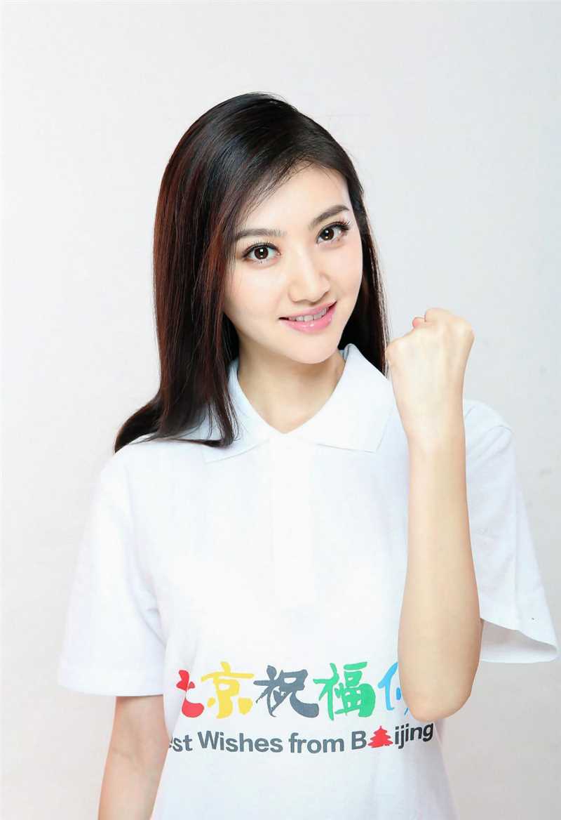 清纯白裙美女室内图