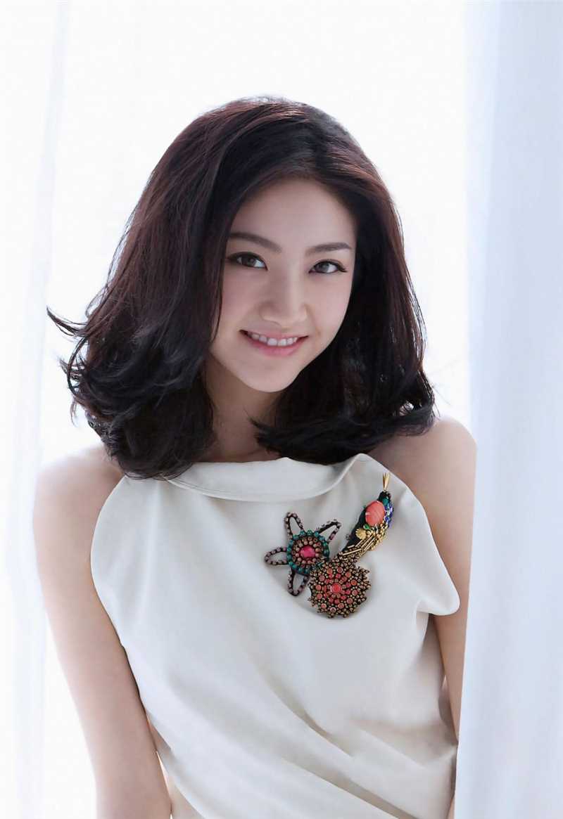 清纯白裙美女室内图