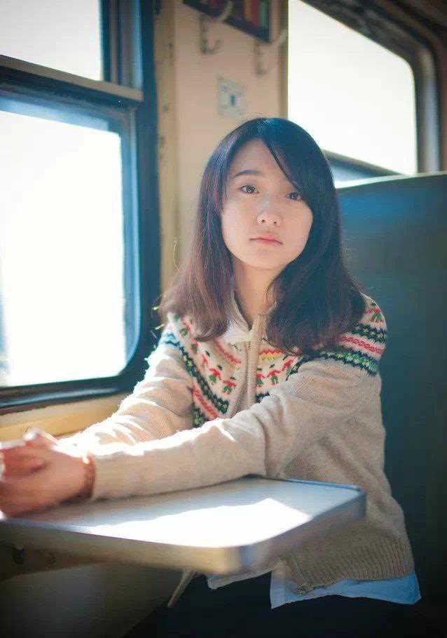 最全火车上邂逅清纯美女图集壁纸