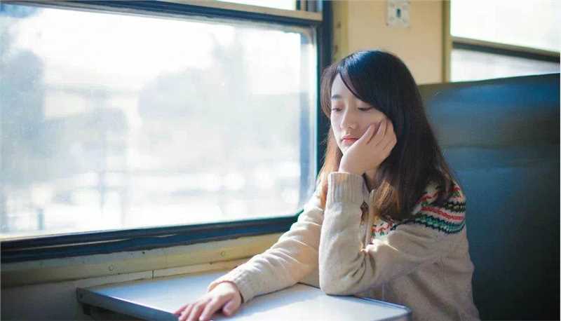 最全火车上邂逅清纯美女图集壁纸