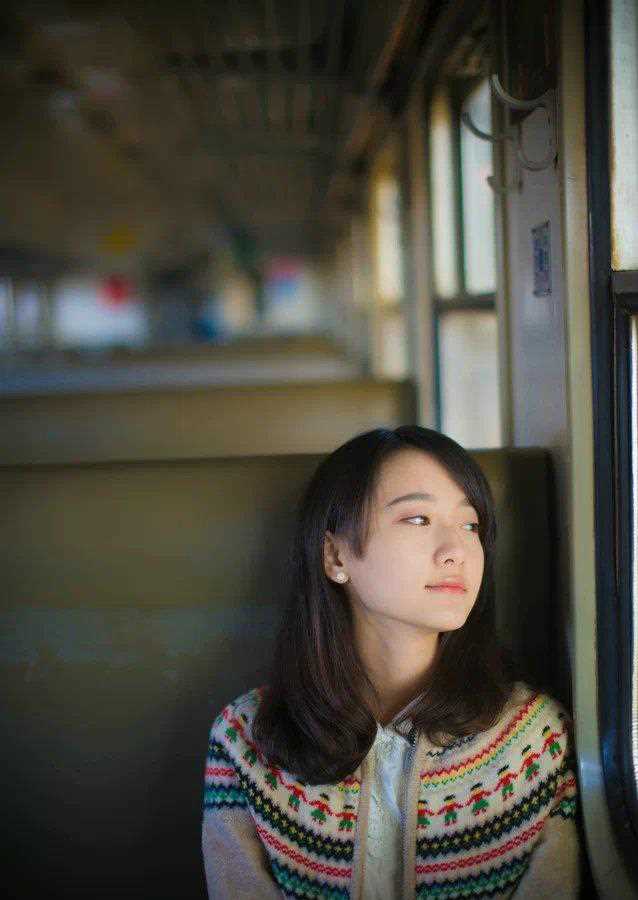 最全火车上邂逅清纯美女图集壁纸