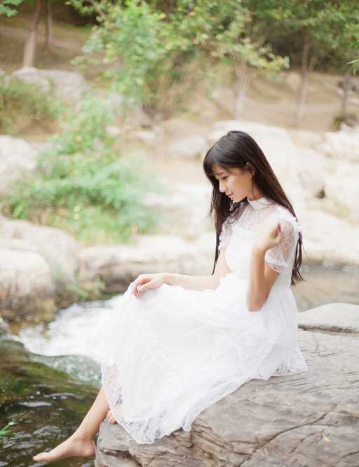 最新清纯白纱美女户外大图壁纸