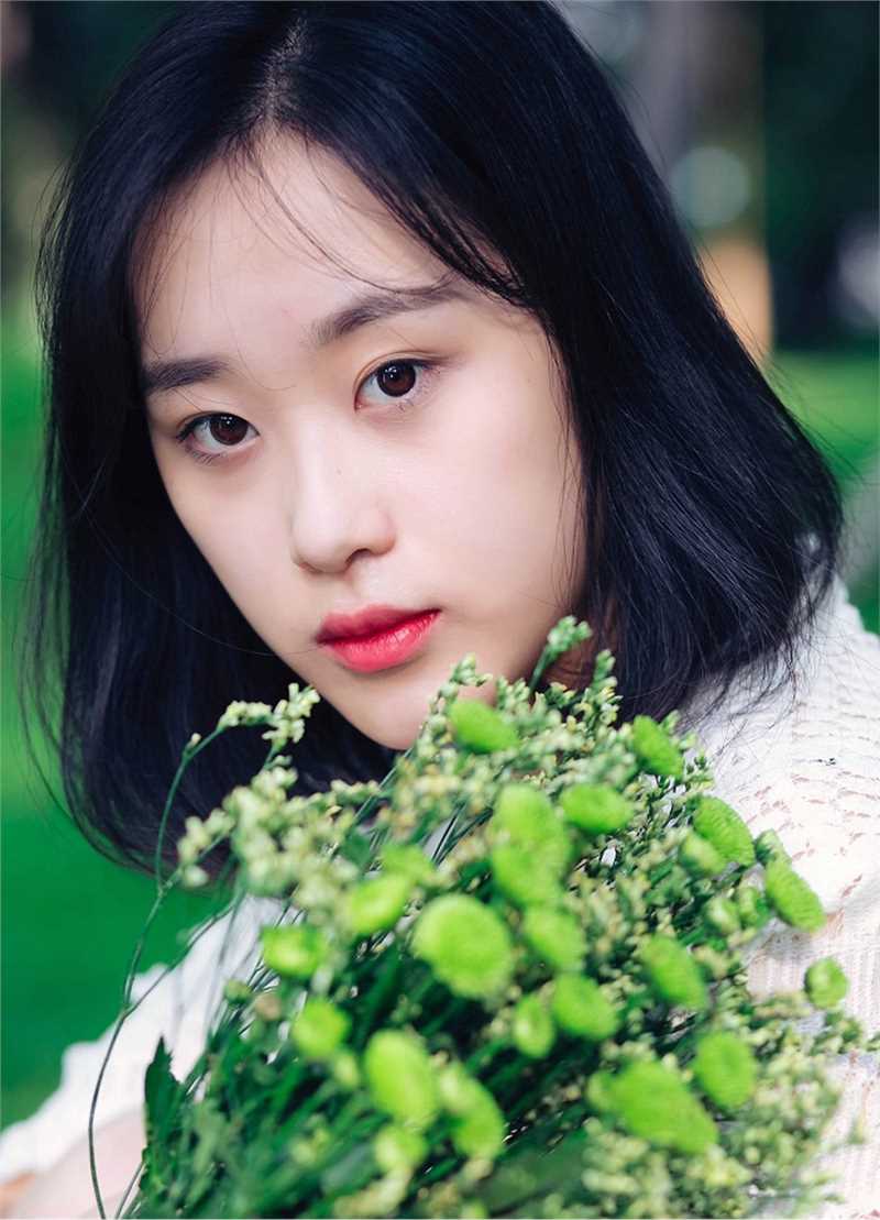 优质清纯短发美女户外拍摄相册