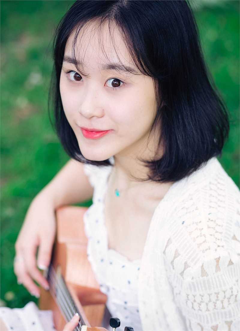 优质清纯短发美女户外拍摄相册