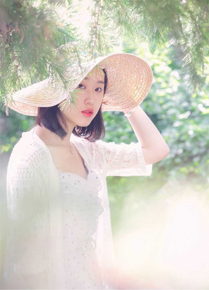 优质清纯短发美女户外拍摄相册