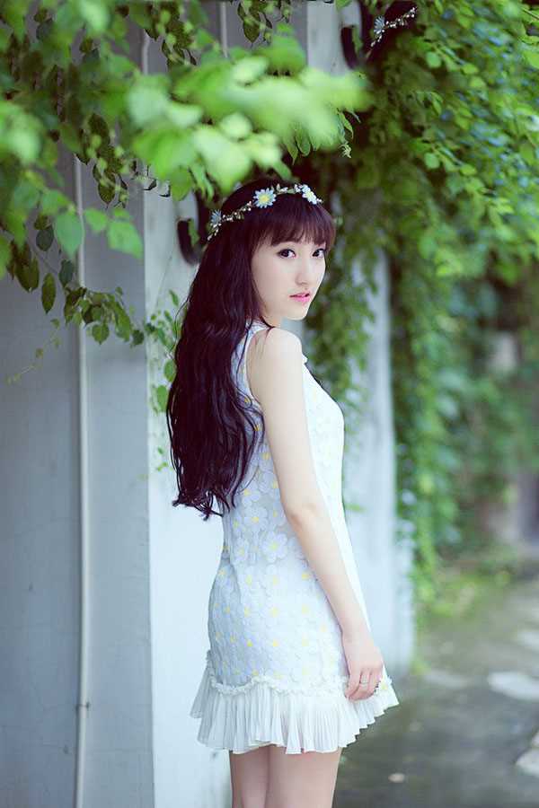 高清清纯短裙美女街拍大片图集