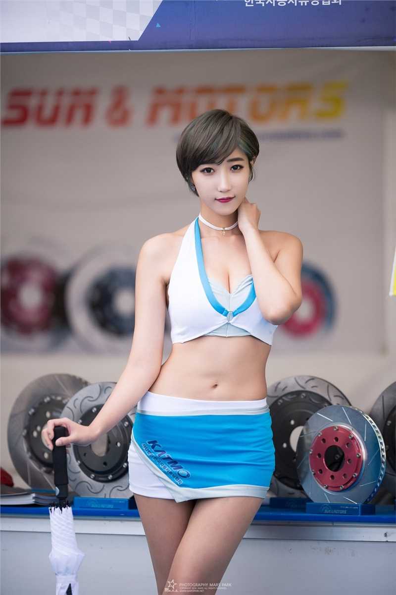 特别专辑短发车模柳智雅制服短裙大长腿迷人图片