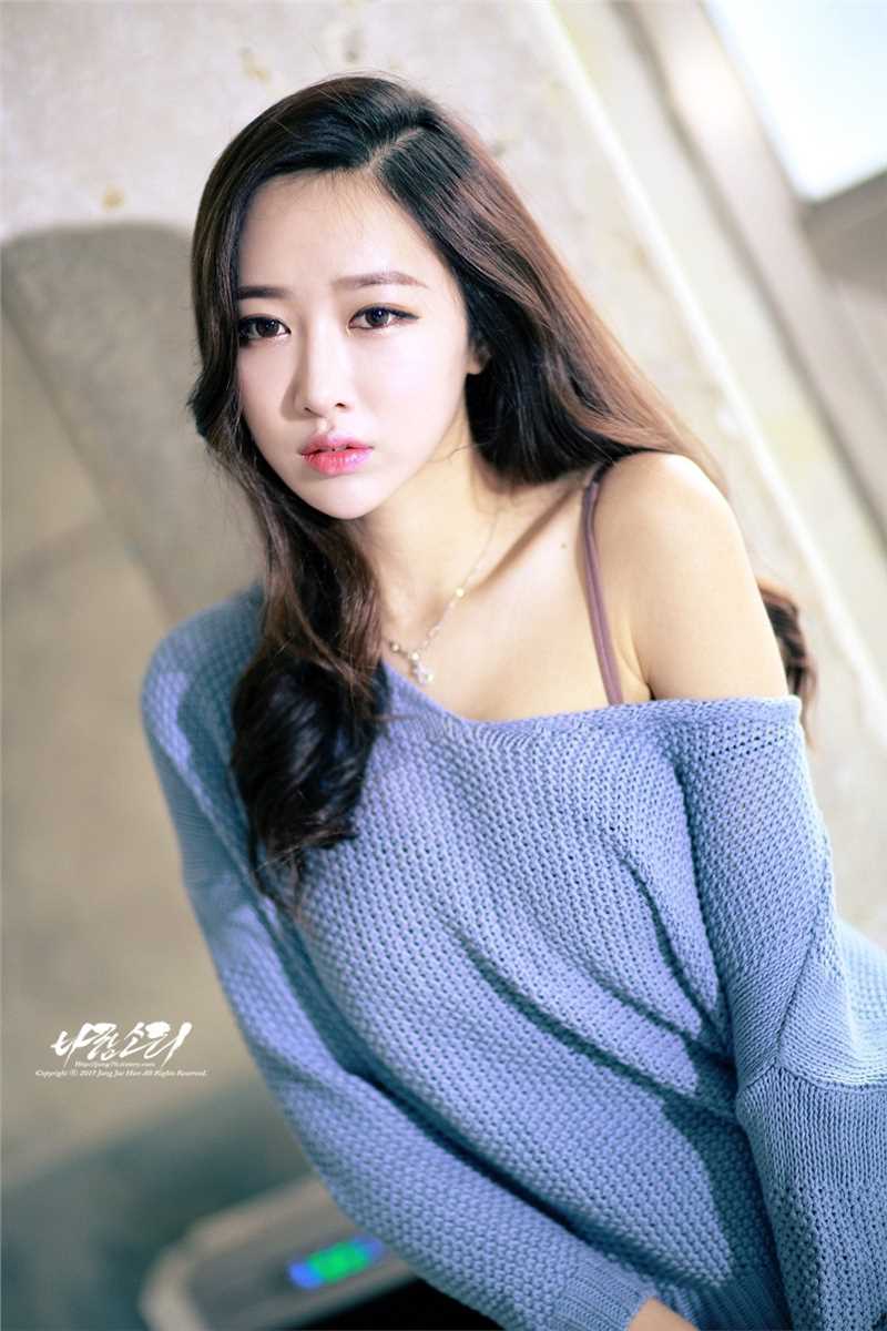 精选韩国车模申海莉车展甜美迷人图册