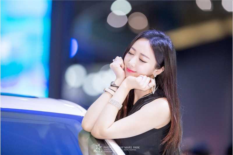 精选韩国车模申海莉车展甜美迷人图册