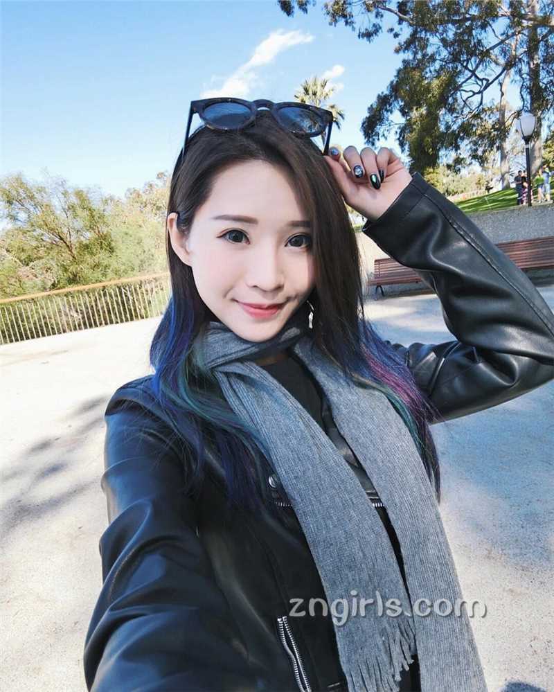 高清美女车模谢丽霜私房秀迷人身材图集