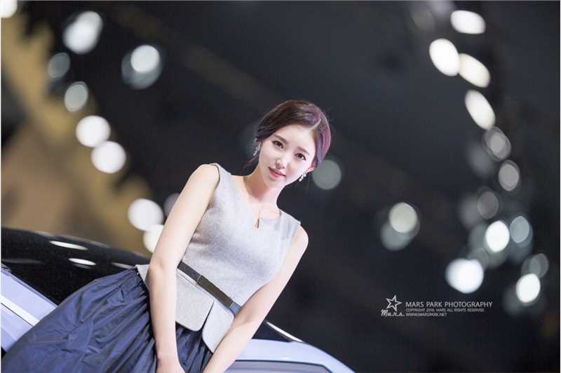 韩国美女车模金宝拉短裙迷人