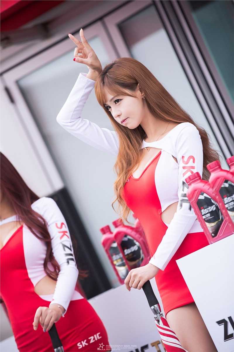 精选韩国美女车模徐珍儿高清车展图册