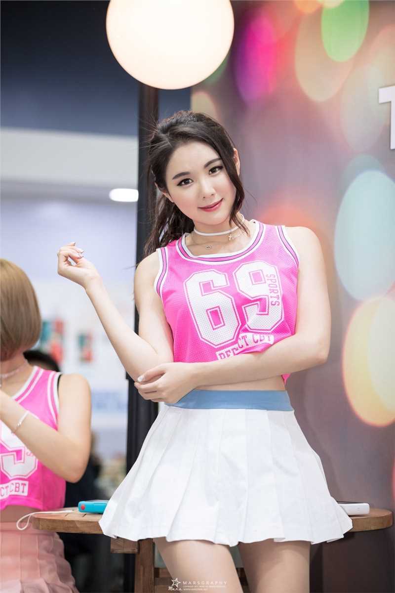 最全韩国车模闵侑琳唯美短裙气质迷人壁纸