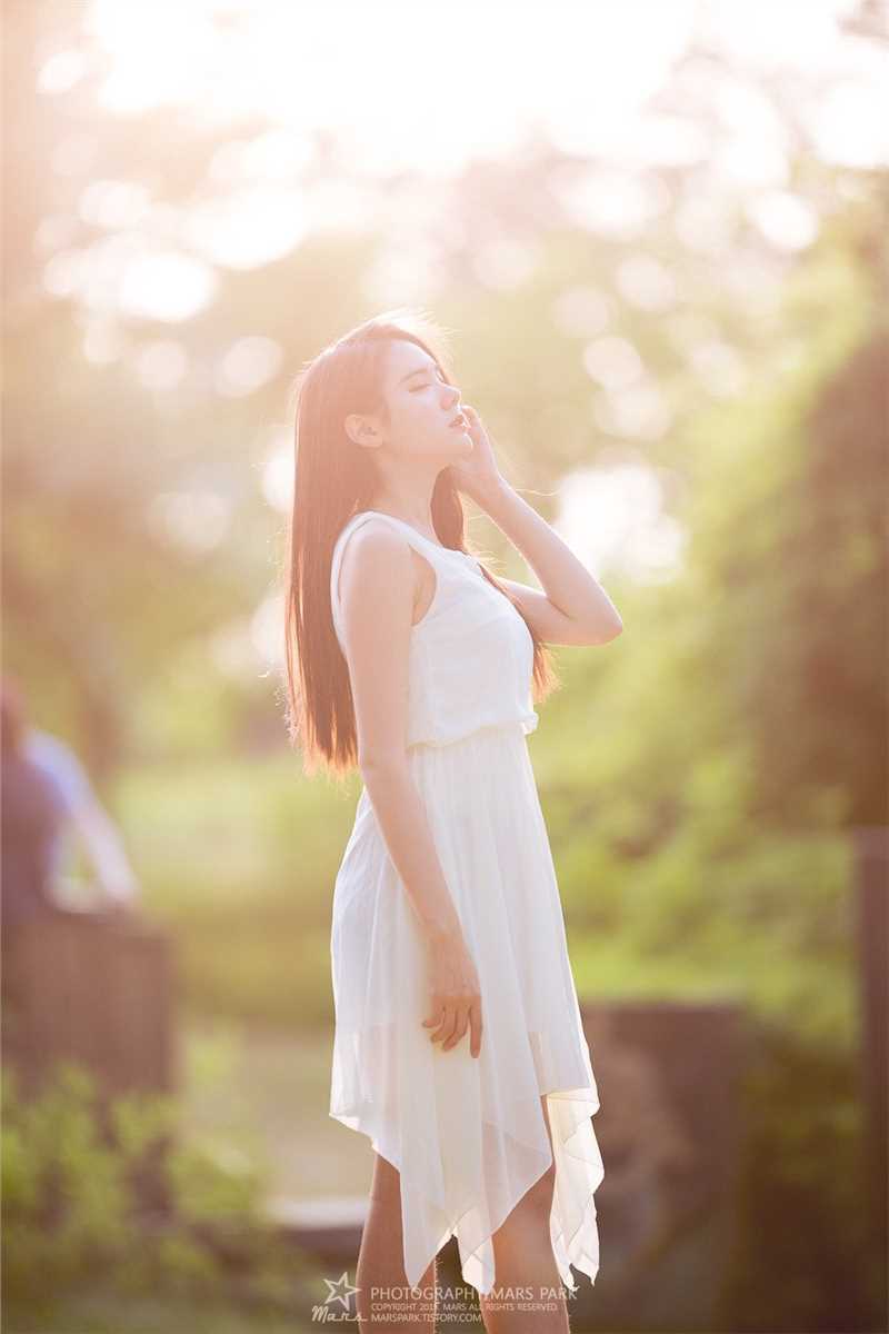 最全韩国车模闵侑琳唯美短裙气质迷人壁纸