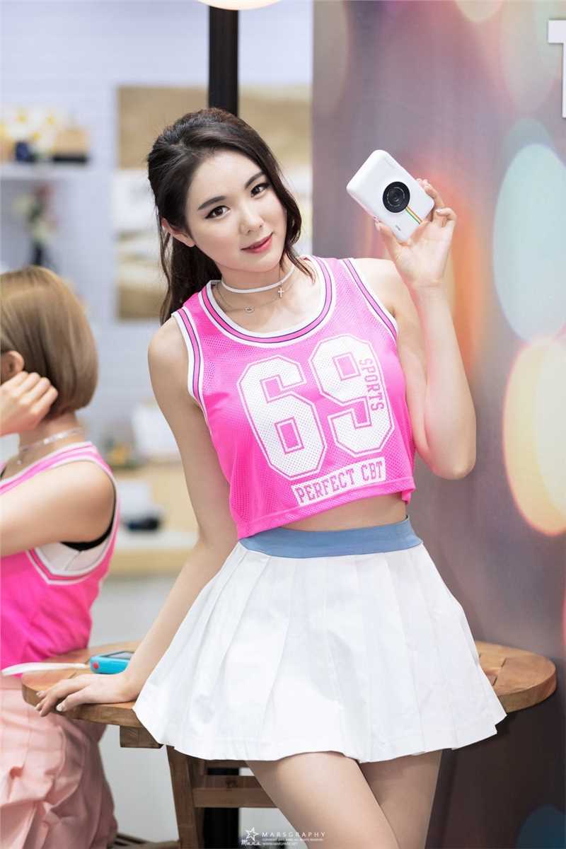 最全韩国车模闵侑琳唯美短裙气质迷人壁纸