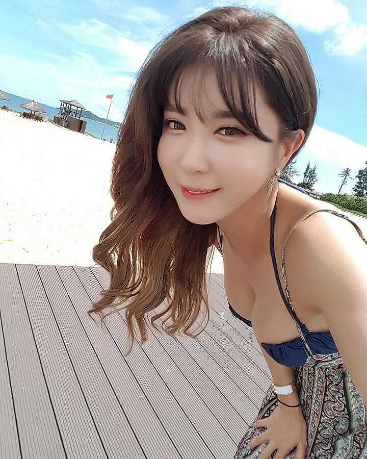 特别专辑韩国美女车模许允美高清美图照图片