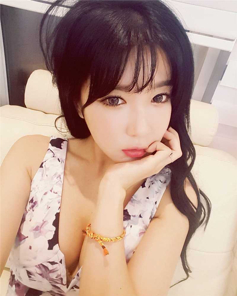 特别专辑韩国美女车模许允美高清美图照图片